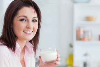 Vyřadit mléko z jídelníčku? Rozdíly mezi mlékem a rostlinnými nápoji jsou velké - Novinky